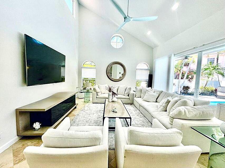 3567 Commodore Circle Delray Beach, FL 33483 - Photo 6 of 60 PH LIVING ROOM