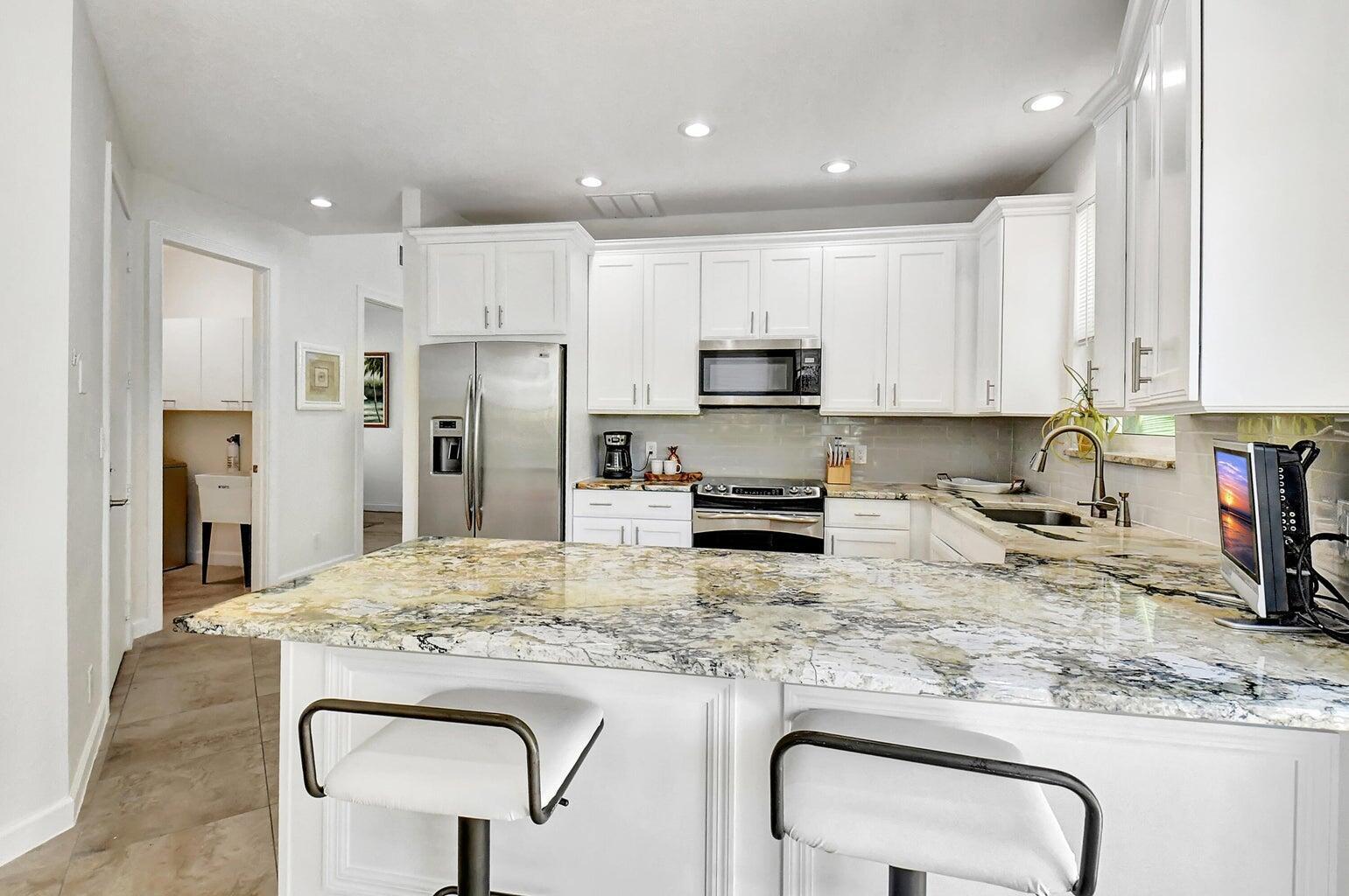 3567 Commodore Circle Delray Beach, FL 33483 - Photo 10 of 60 PH KIT NEWW