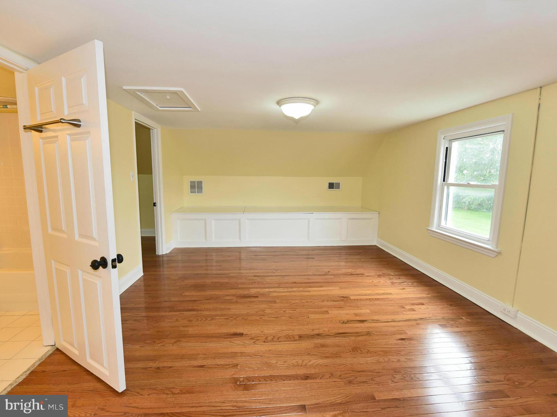 2138 Spencerville Road Spencerville, MD 20868 - Photo 18 of 30 a view of a room with wooden floor and a tub