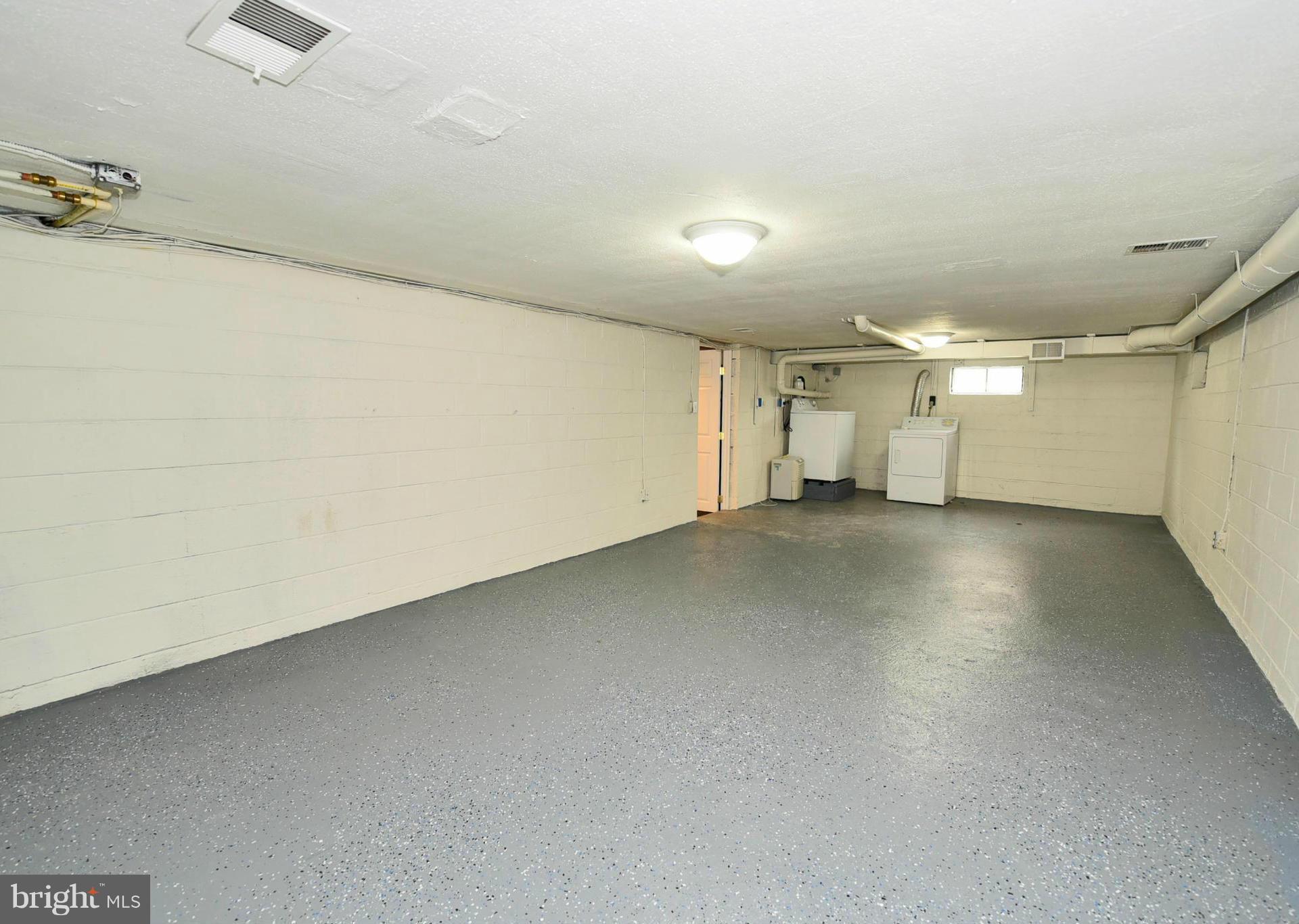 2138 Spencerville Road Spencerville, MD 20868 - Photo 30 of 30 an empty room with natural light