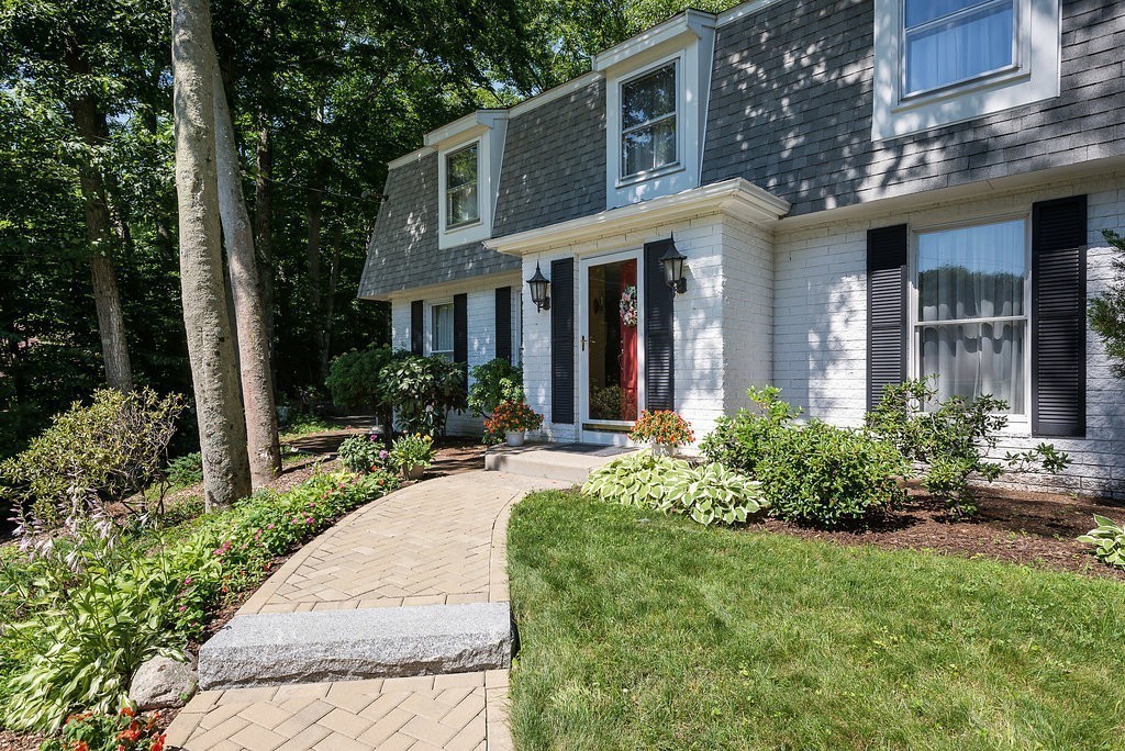59 Ridgehill Road Attleboro, MA 02703 - Photo 3 of 28 Gallery Image 3