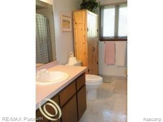 1460 North Gregory Road Fowlerville, MI 48836 - Photo 20 of 24 Full Bathroom.jpg