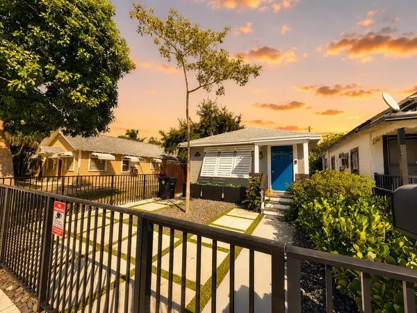 $2,500 | 322 South L Street, Lake Worth Beach, FL 33460