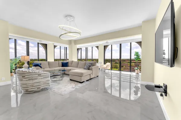 $680,000 | 7578 Regency Lake Drive, Unit 802, Boca Raton, FL 33433