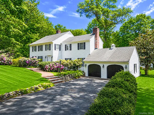 $2,580,000 | 2068 Lansing Place, Muttontown, NY 11791