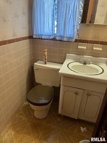 $85,000 | 908 Virginia Avenue, Taylorville, IL 62568