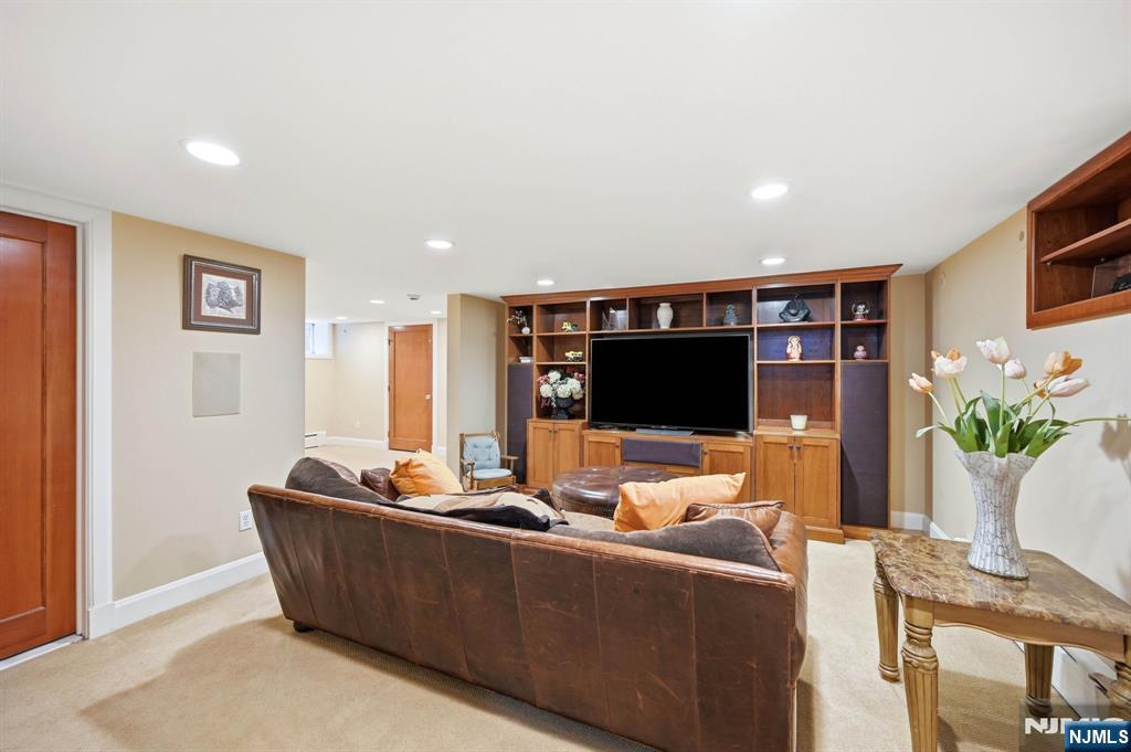 283 Highwood Avenue Ridgewood, NJ 07450 - Photo 31 of 48