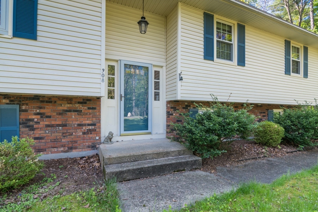 908 Burts Pit Road Northampton, MA 01062 - Photo 4 of 36