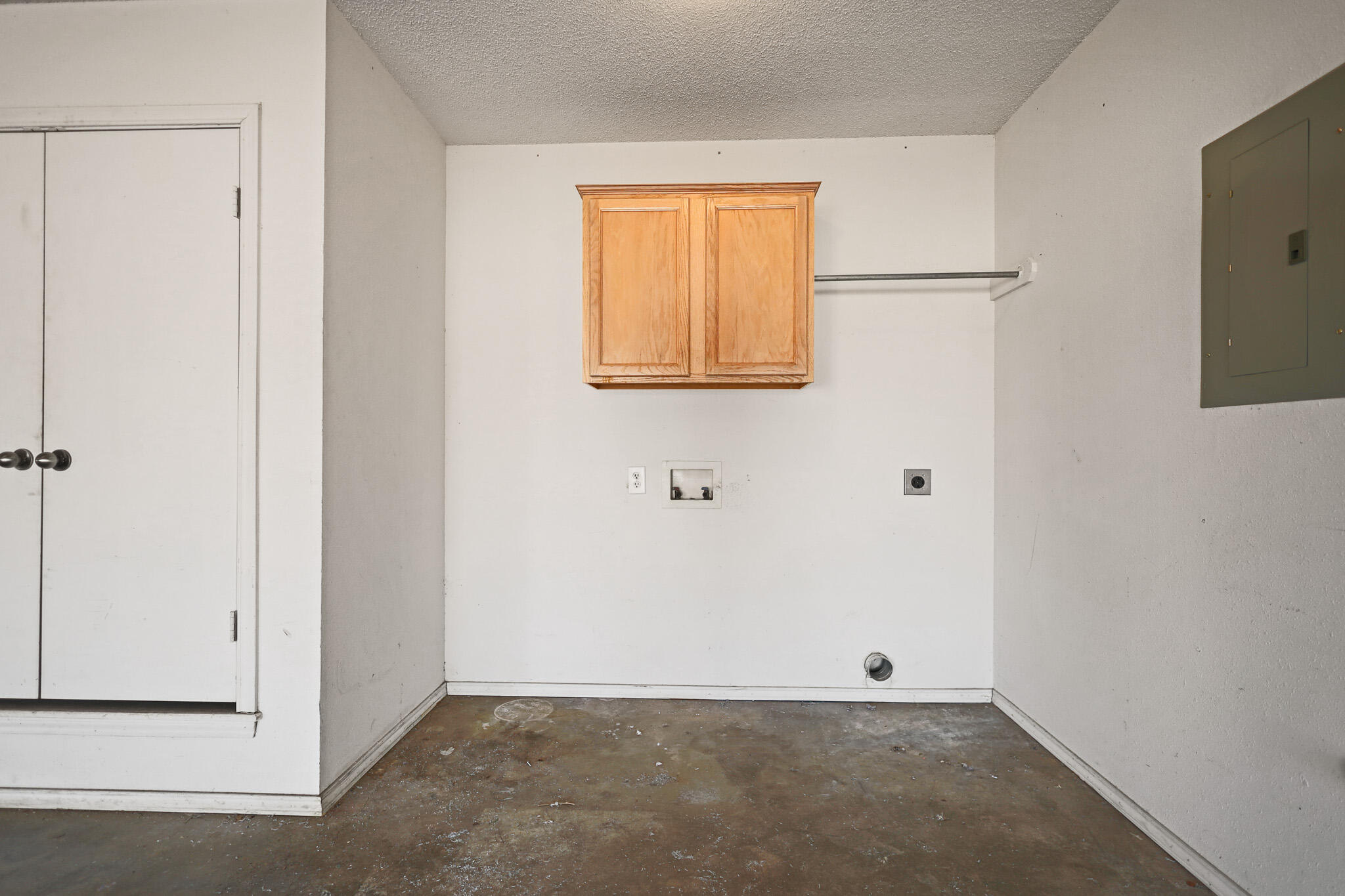 5903 10th Street, Unit 2 Lubbock, TX 79416 - Photo 38 of 47 a view of a small space with wooden floor and a window