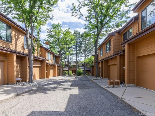 a view of a sign board with yard