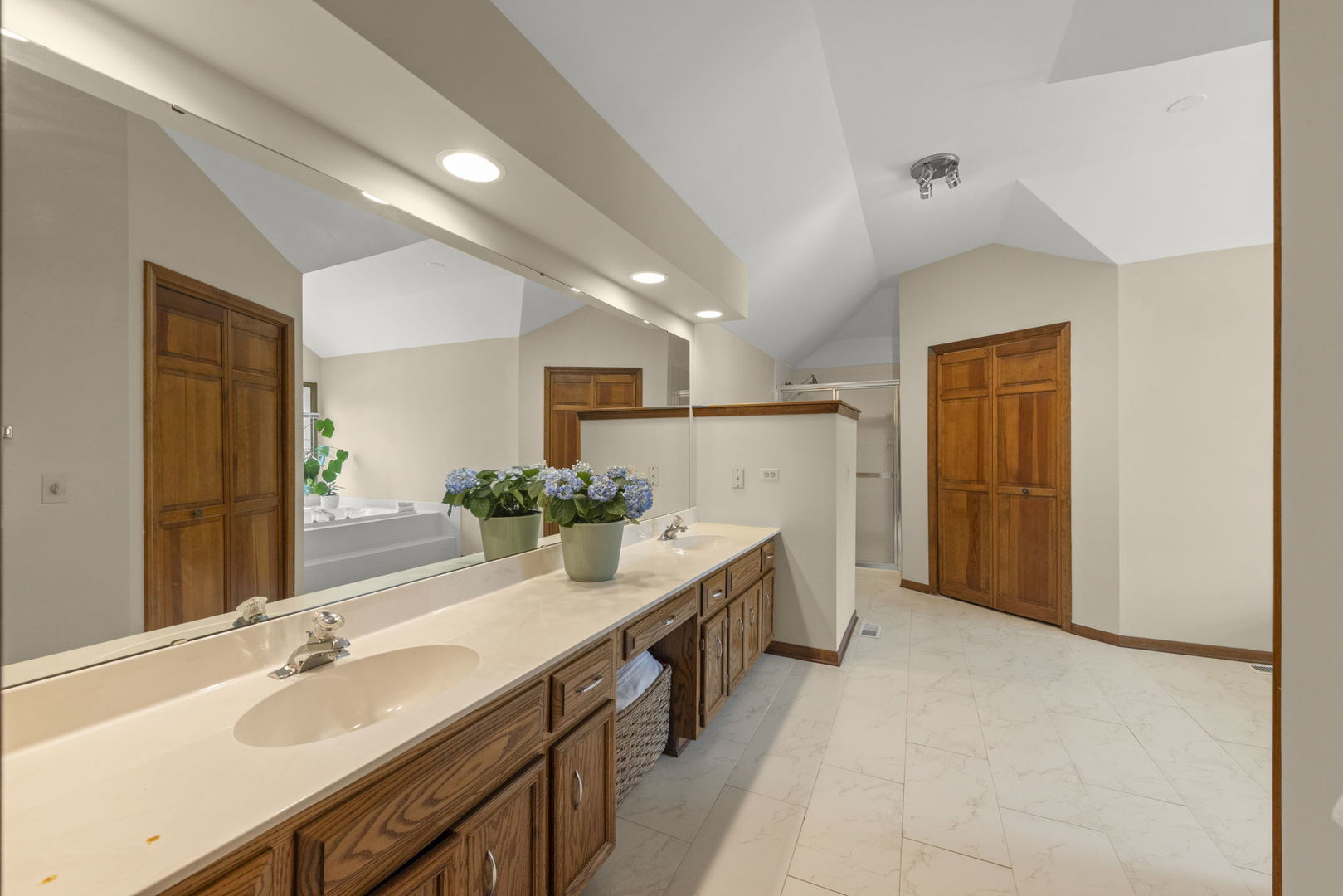 2429 Rio Grande Circle Naperville, IL 60565 - Photo 17 of 40