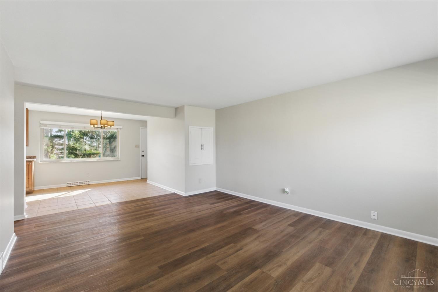3496 Ebenezer Road Cincinnati, OH 45248 - Photo 11 of 35 Living Room