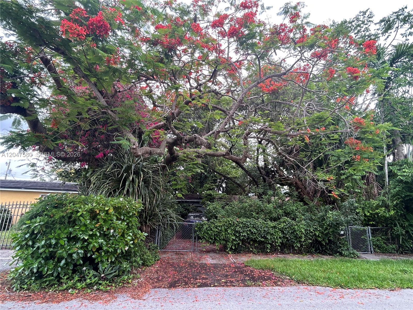 8285 Southwest 47th Street Miami, FL 33155 - Photo 1 of 18