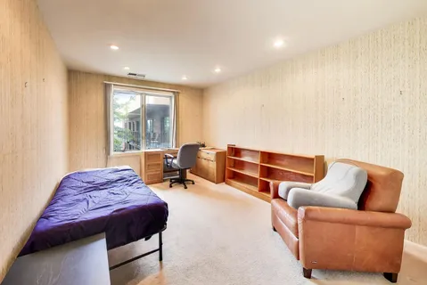$299,000 | 9558 Gross Point Road, Unit A605, Skokie, IL 60076
