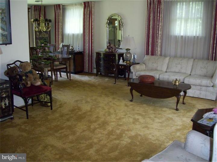 943 Callowhill Road Perkasie, PA 18944 - Photo 2 of 7 Living Room