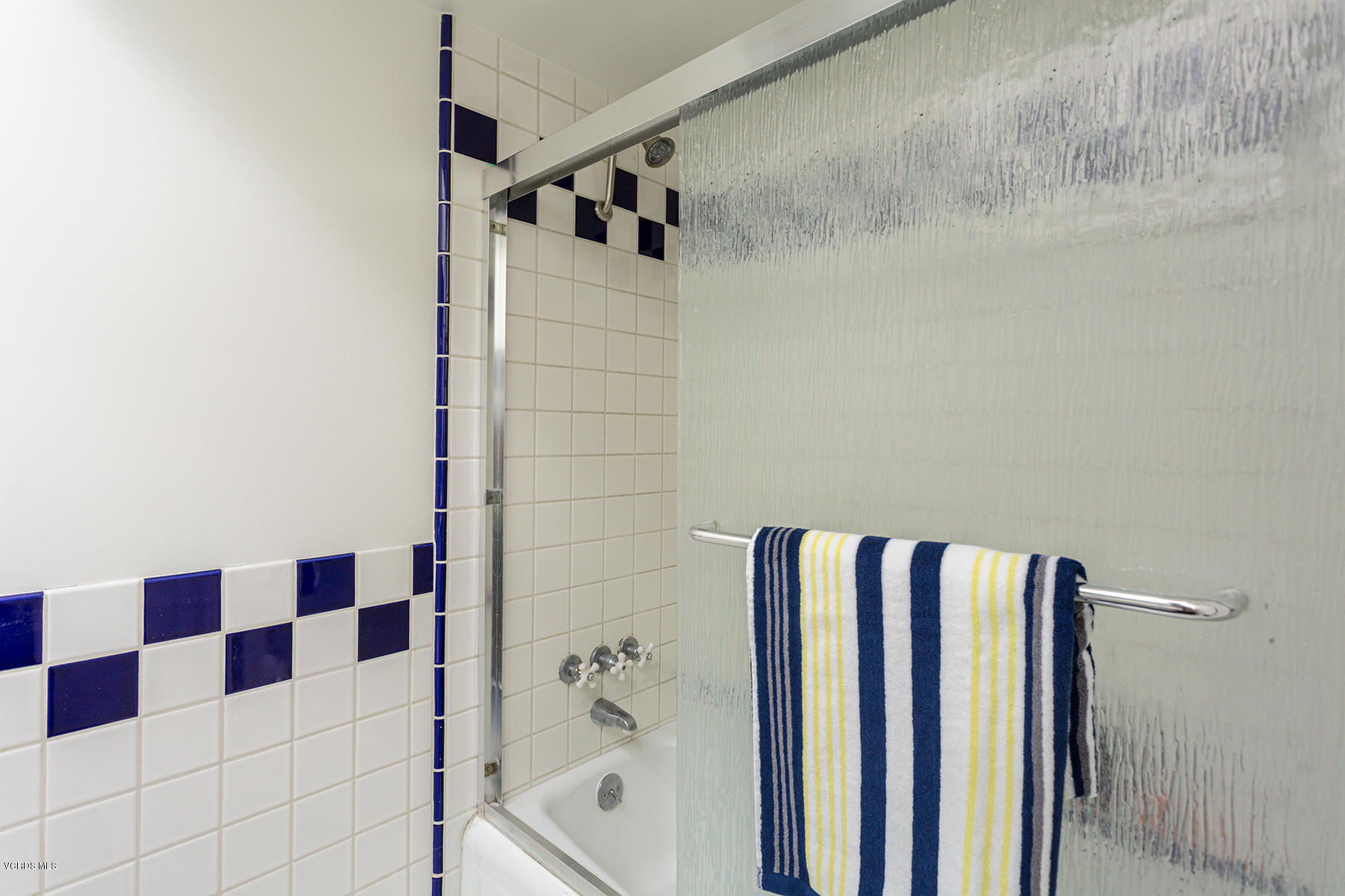60 Marvin Court Simi Valley, CA 93065 - Photo 17 of 24 a view of a bathroom with a shower and a bathtub