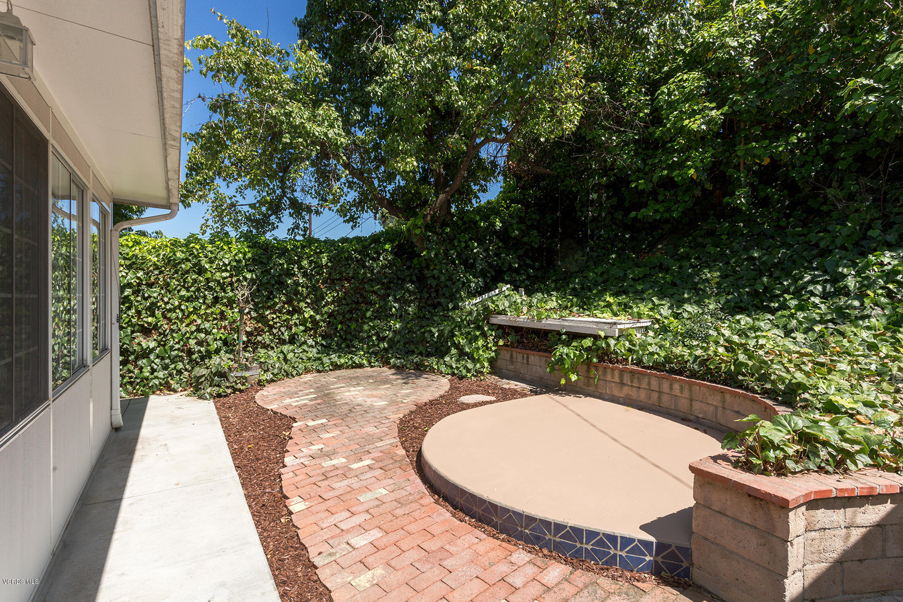 60 Marvin Court Simi Valley, CA 93065 - Photo 22 of 24 view of outdoor space and yard