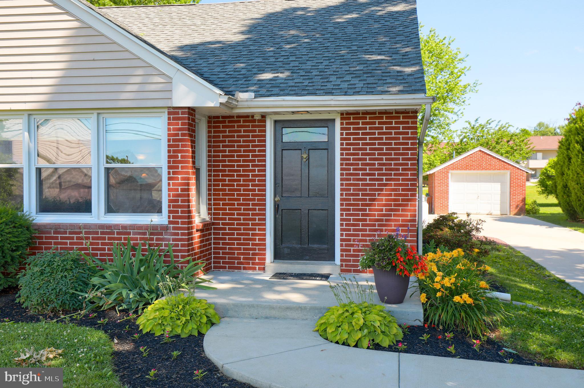 2109 Hobson Road Lancaster, PA 17602 - Photo 3 of 43 Gallery Image 3
