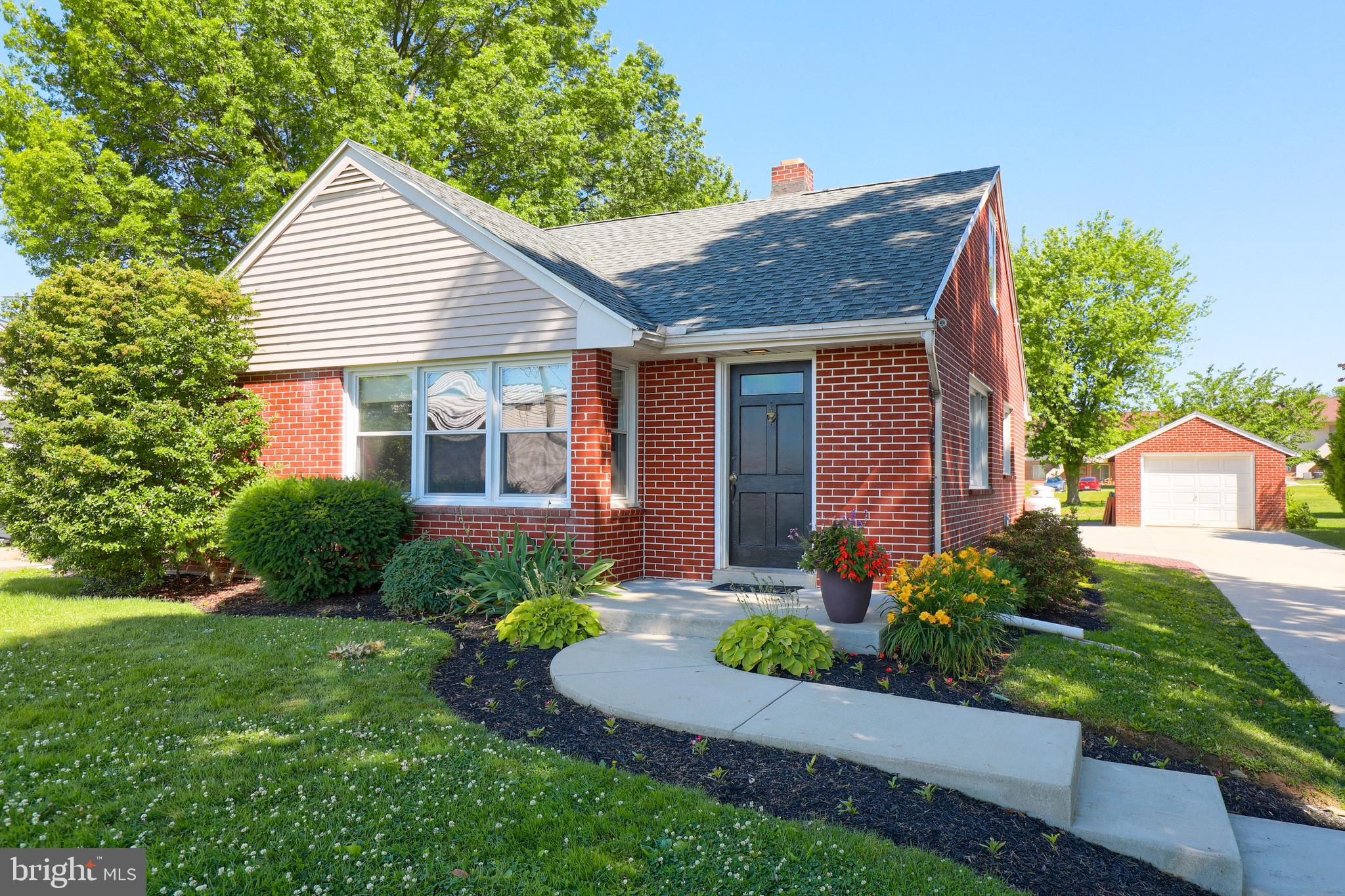 2109 Hobson Road Lancaster, PA 17602 - Photo 4 of 43 Gallery Image 4
