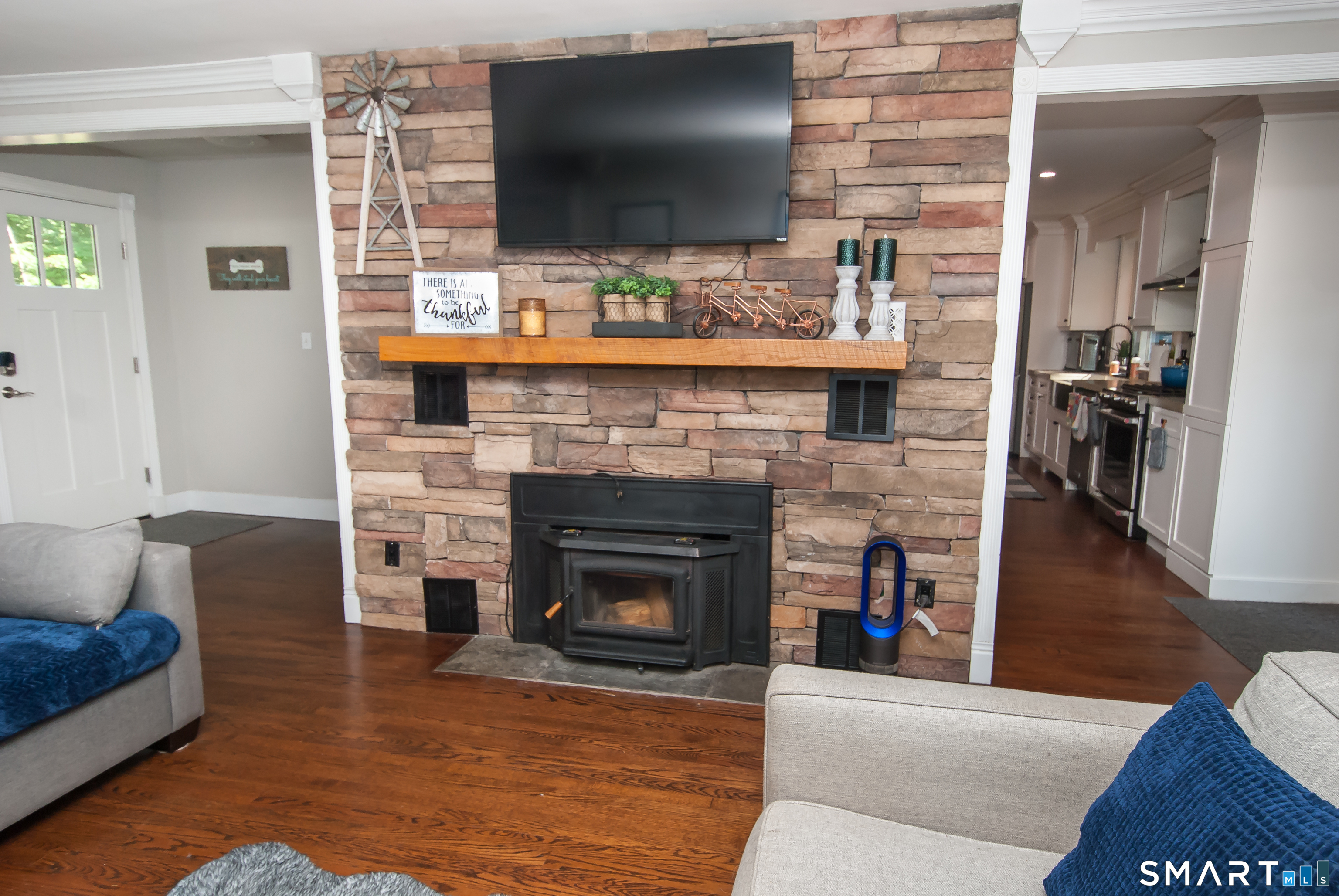 148 Middle River Road Danbury, CT 06811 - Photo 7 of 41