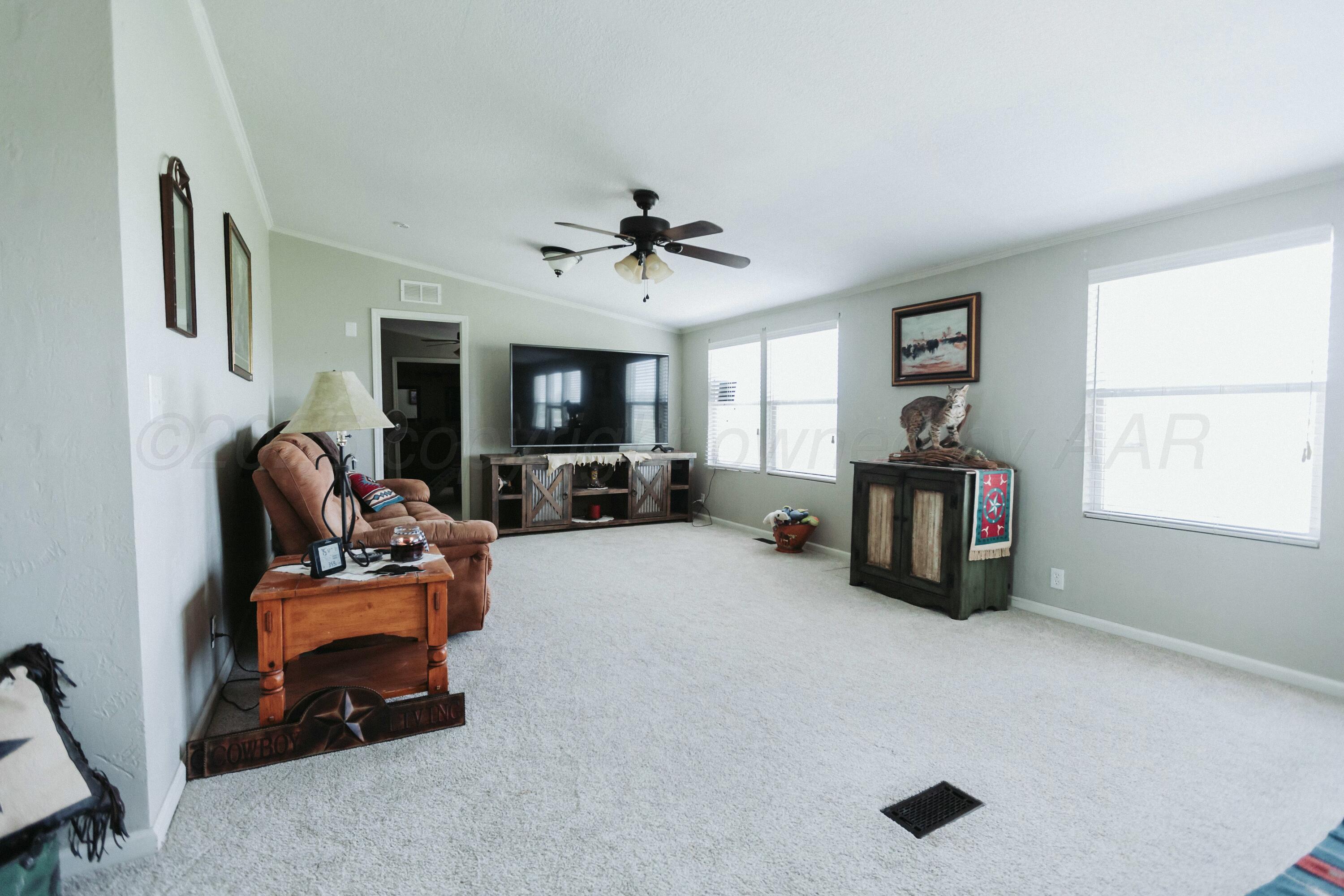 15351 Gordon-Cummings Road Canyon, TX 79015 - Photo 3 of 33 Living Room