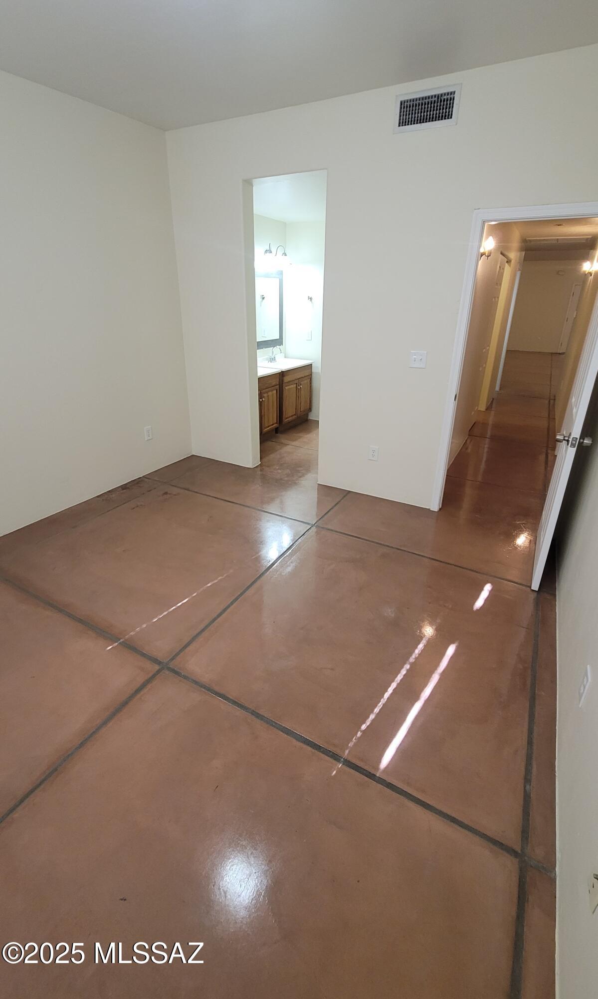 533 West San Xavier Road Tucson, AZ 85713 - Photo 10 of 21 a view of a livingroom with wooden floor