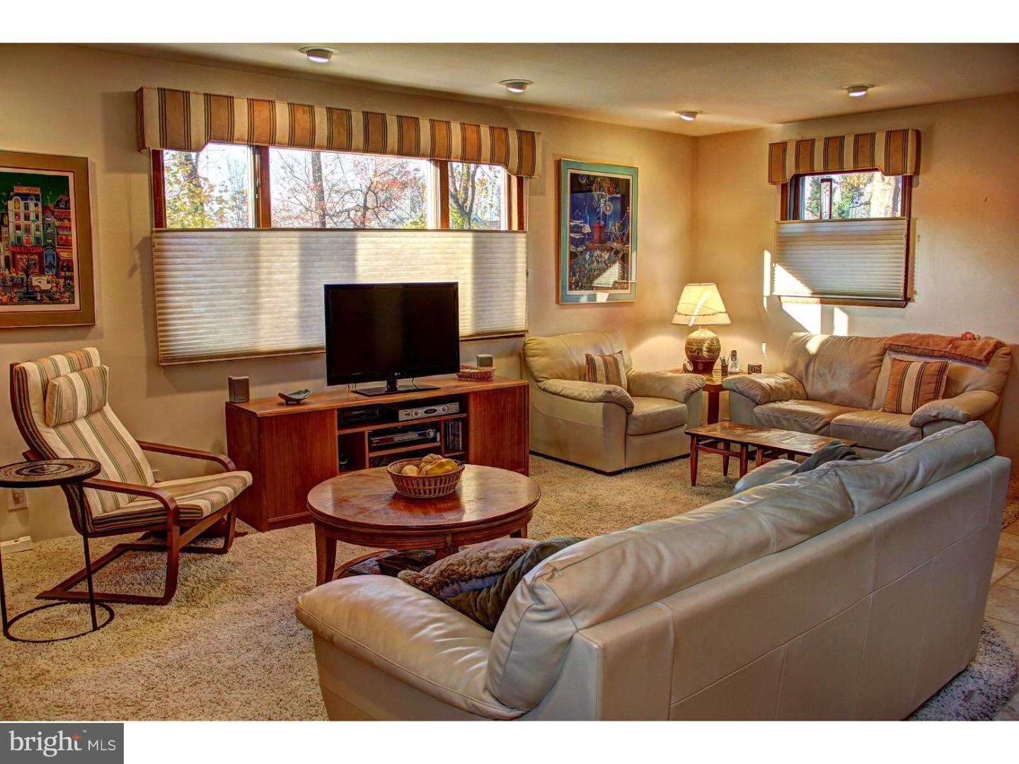 36 Miry Brook Road Hamilton, NJ 08690 - Photo 14 of 19 Living Room