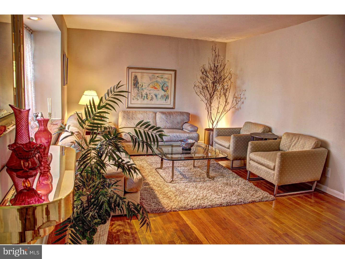36 Miry Brook Road Hamilton, NJ 08690 - Photo 4 of 19 Living Room