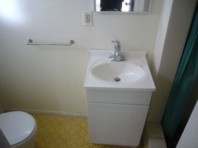 2900 Irwin Road Redding, CA 96002 - Photo 7 of 16 a bathroom with a sink and a mirror