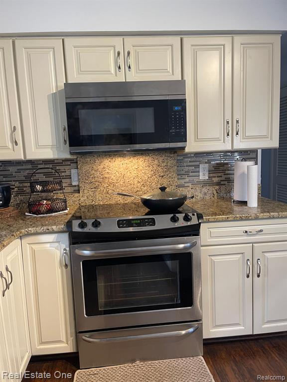 7130 Commerce Road West Bloomfield, MI 48324 - Photo 5 of 15