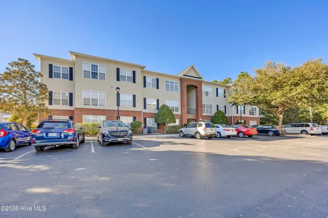 $1,700 | 1505 Cadfel Court, Unit 103, Wilmington, NC 28412