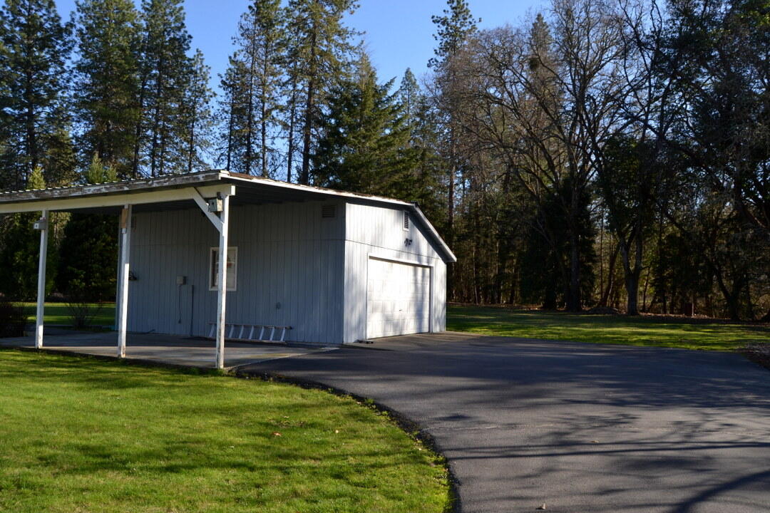 225 Espey Road Grants Pass, OR 97527 - Photo 24 of 28 DSC_9030