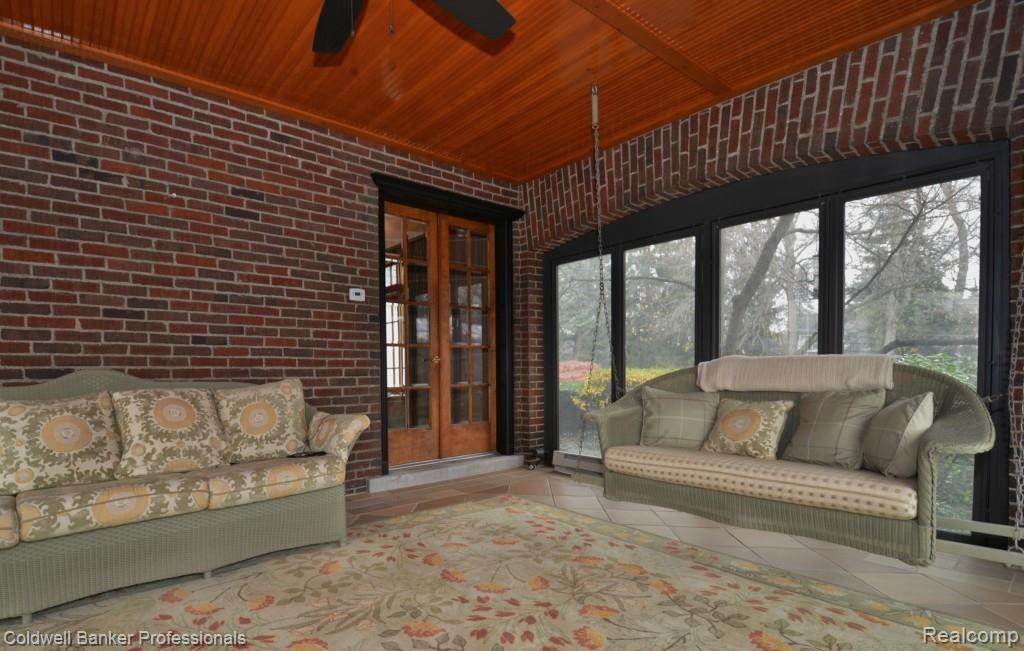 86 Manor Road Bloomfield Hills, MI 48304 - Photo 33 of 39 DSC_0944.jpg