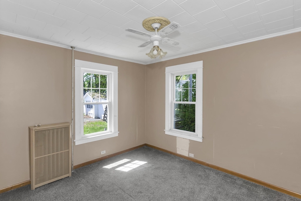 53 Calumet Road Holyoke, MA 01040 - Photo 5 of 24