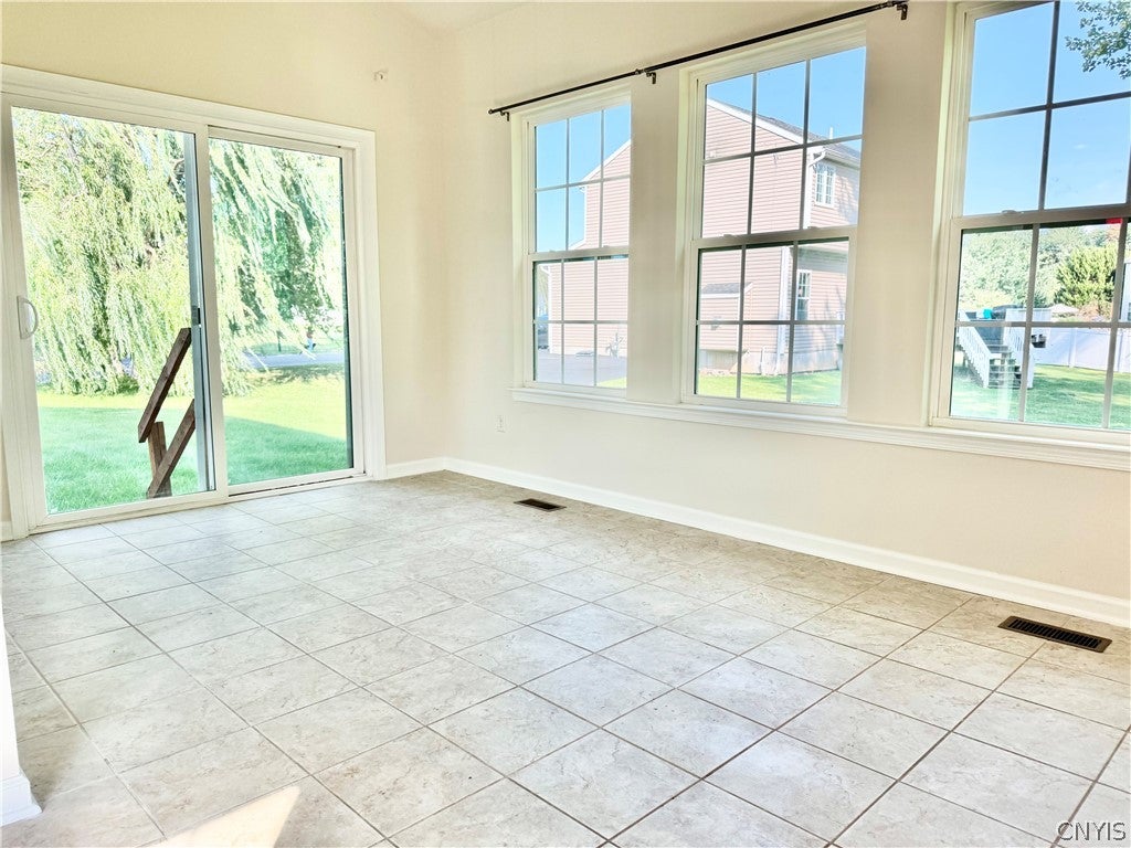101 Rising Crest Circle Minoa, NY 13116 - Photo 9 of 38 Gallery Image 9