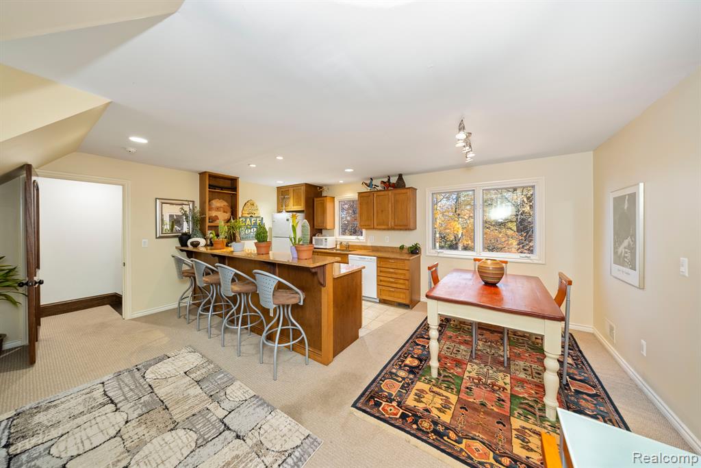 4326 Commerce Road West Bloomfield, MI 48324 - Photo 52 of 75