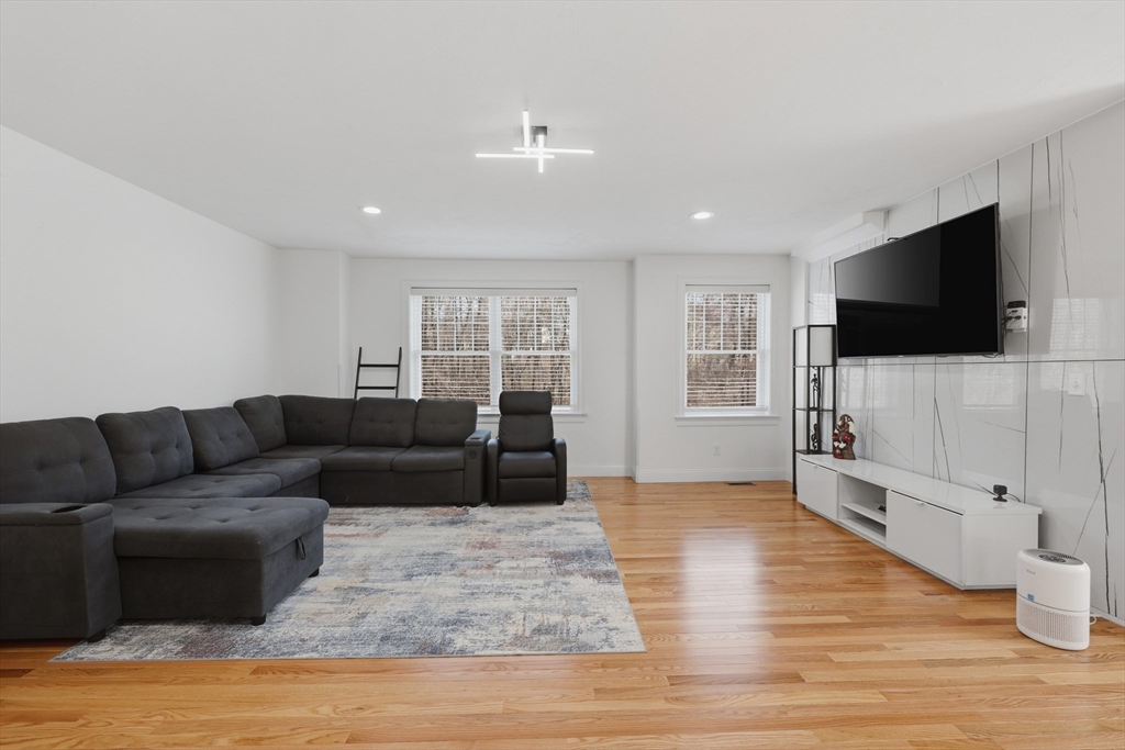 670 Burncoat Street, Unit A Worcester, MA 01606 - Photo 4 of 37
