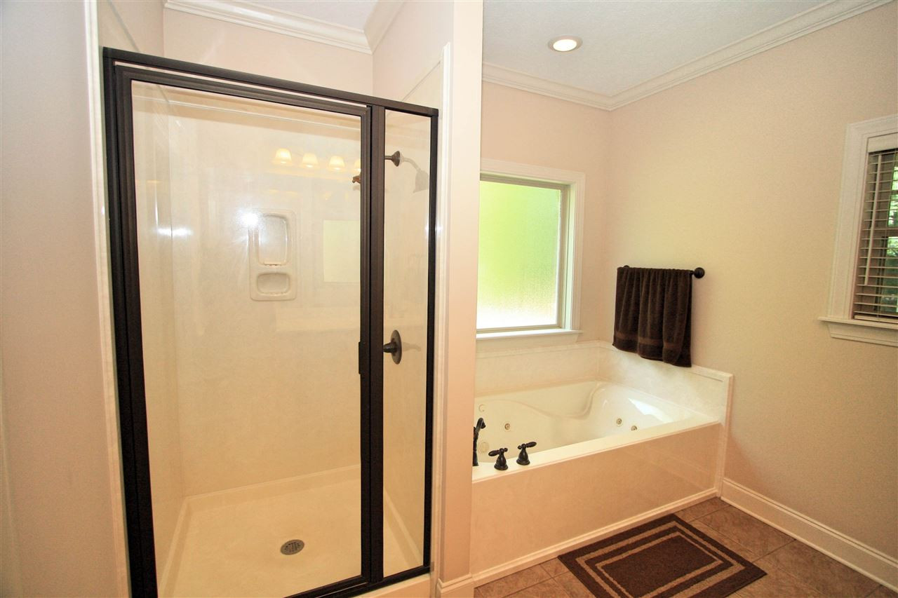 6810 Oakley Palestine Road Raymond, MS 39154 - Photo 18 of 43 Whirlpool tub and large separate shower