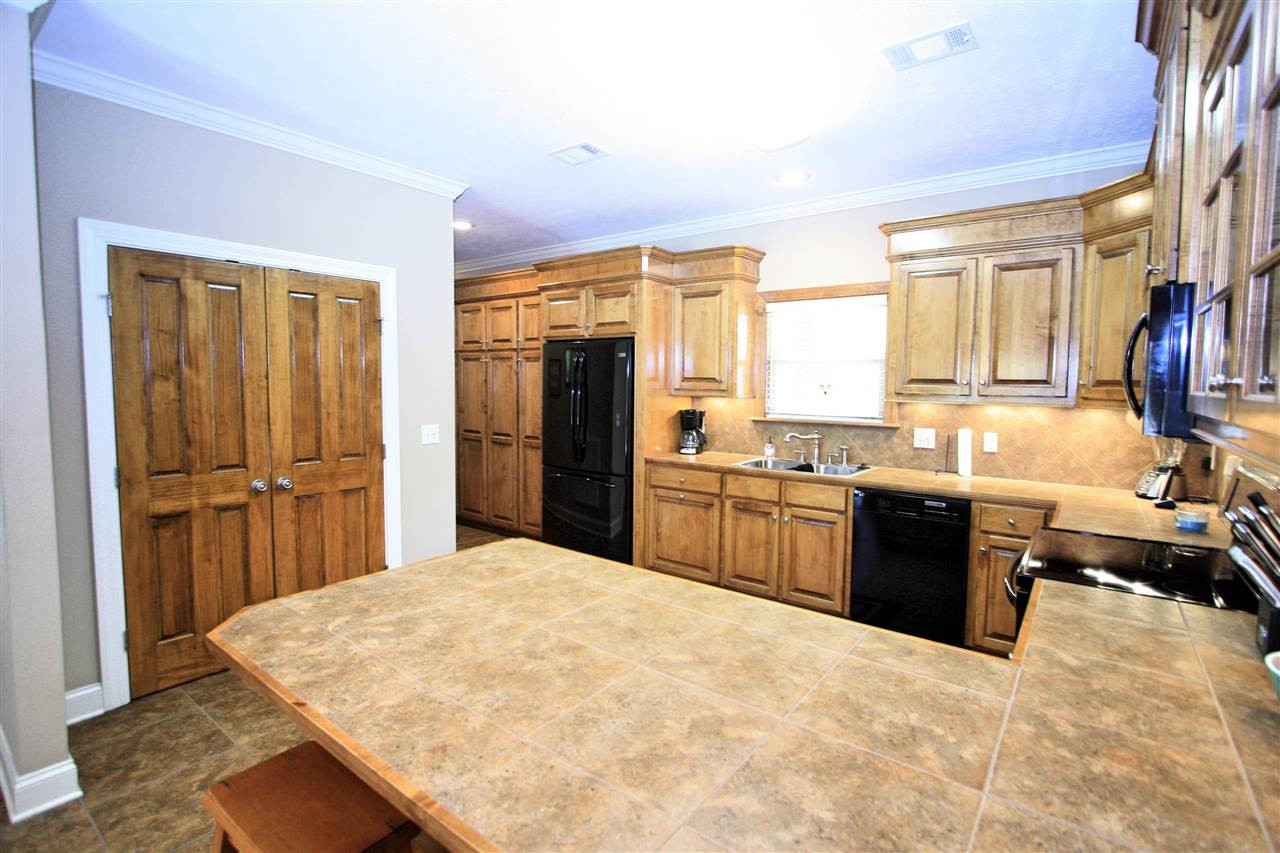 6810 Oakley Palestine Road Raymond, MS 39154 - Photo 22 of 43 Granite and beautiful wood cabinets