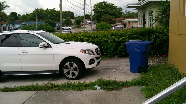 $1,900 | 900 West 9th Street, Riviera Beach, FL 33404