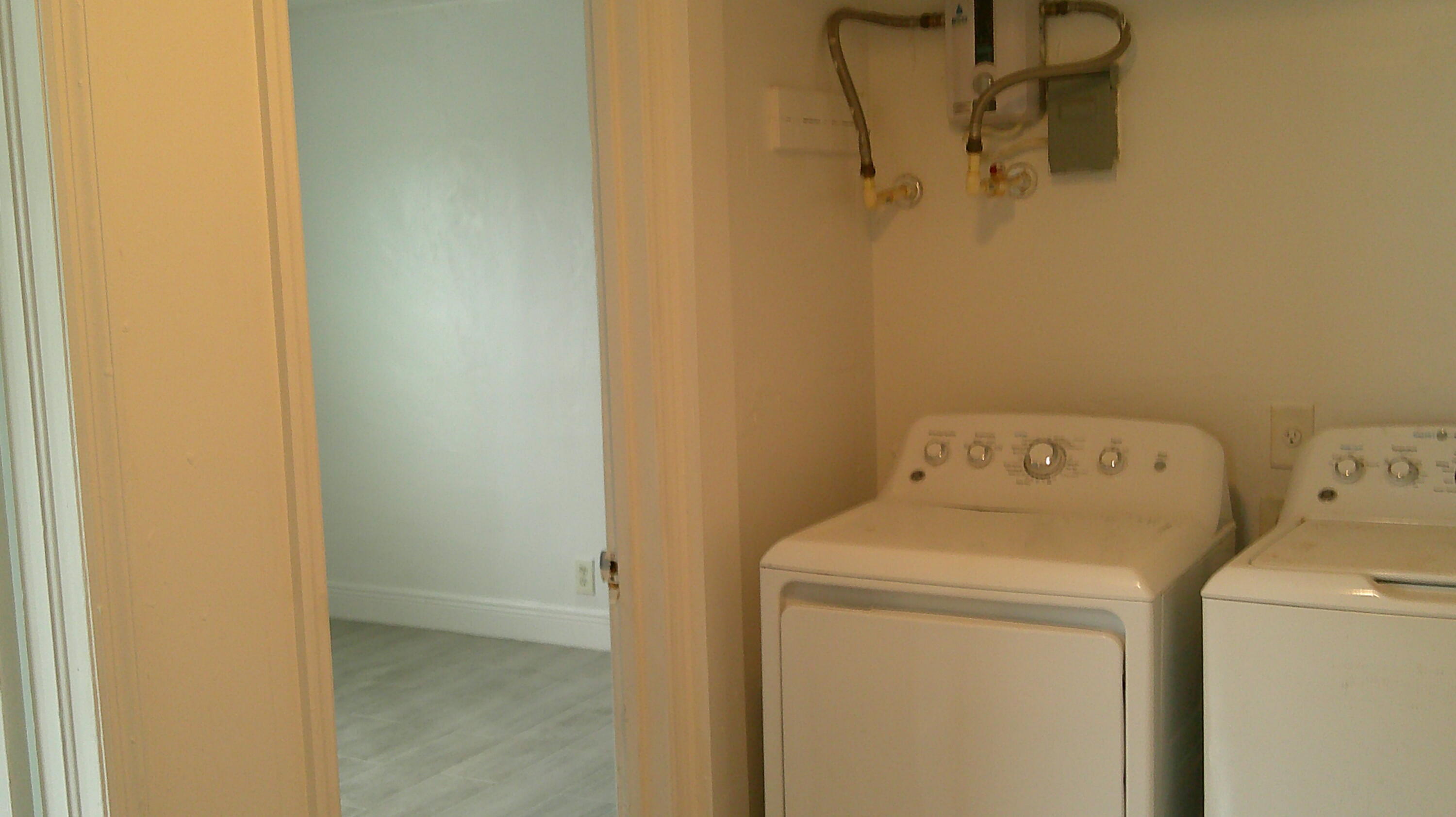 900 West 9th Street Riviera Beach, FL 33404 - Photo 13 of 29 DSCF0038 (1) (1)