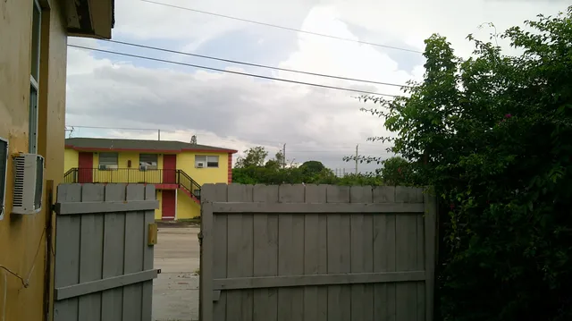 $1,900 | 900 West 9th Street, Riviera Beach, FL 33404