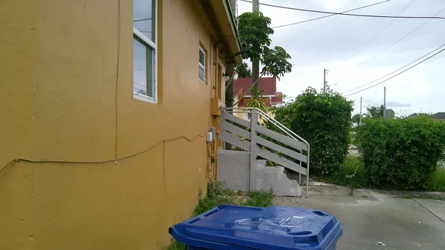 $1,900 | 900 West 9th Street, Riviera Beach, FL 33404