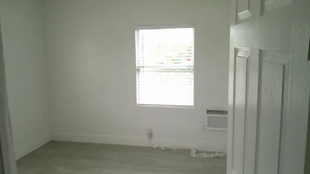 $1,900 | 900 West 9th Street, Riviera Beach, FL 33404