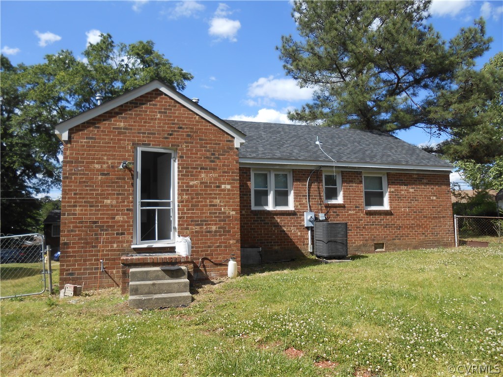 526 North Azalea Road Petersburg, VA 23805 - Photo 4 of 24 Gallery Image 4