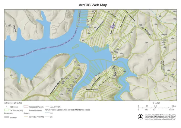 a black and white photo of a living room