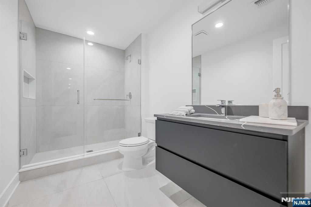 37 Feldman Court Paramus, NJ 07652 - Photo 45 of 46