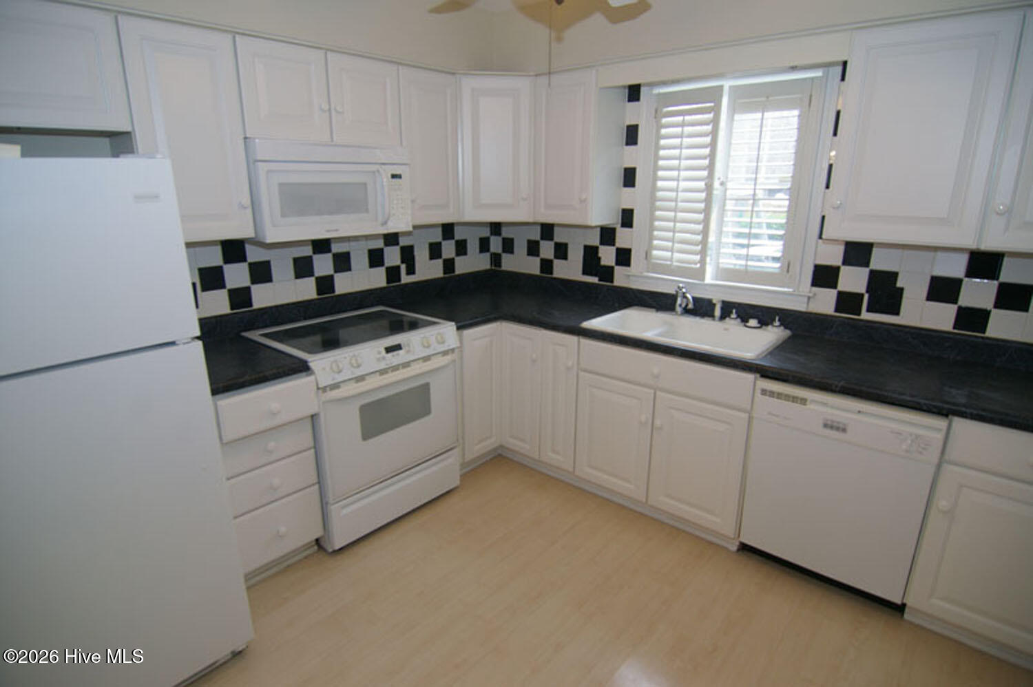 1968 Quail Ridge Road, Unit B Greenville, NC 27858 - Photo 5 of 18 MLS Quail Ridge Road 1968 B (5)