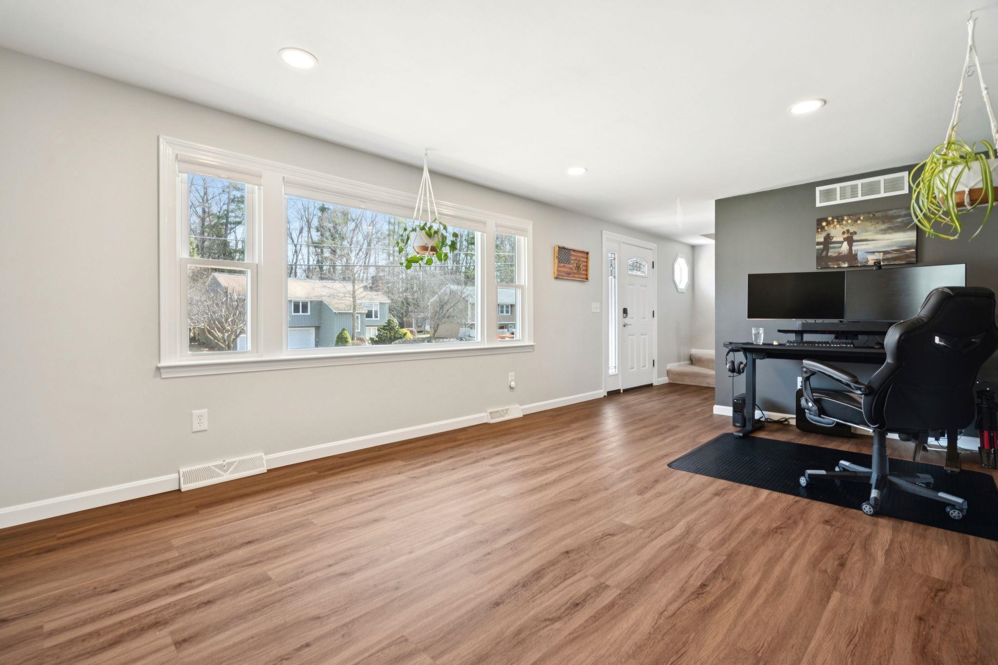 10 Hampton Drive Nashua, NH 03063 - Photo 11 of 28