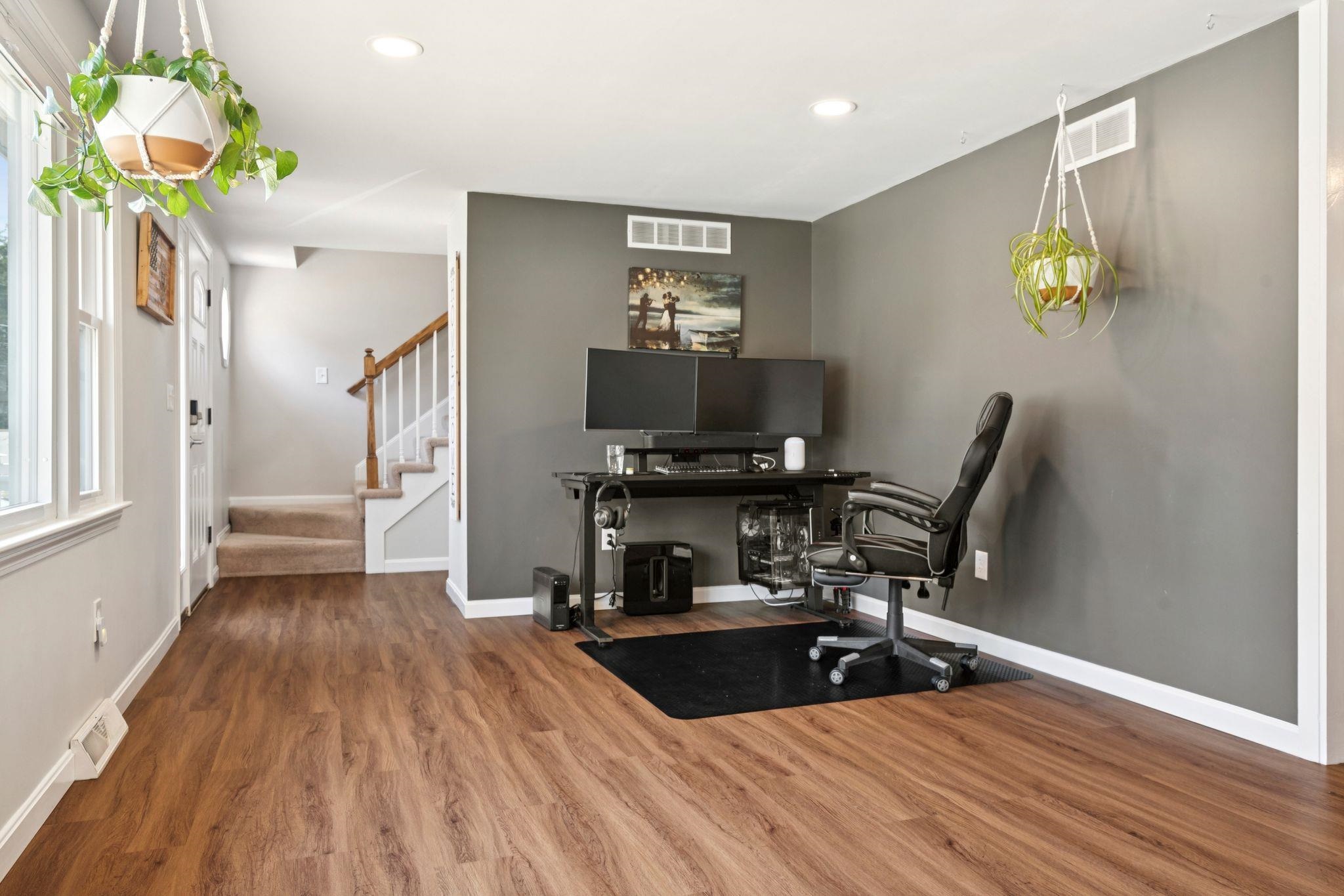 10 Hampton Drive Nashua, NH 03063 - Photo 12 of 28